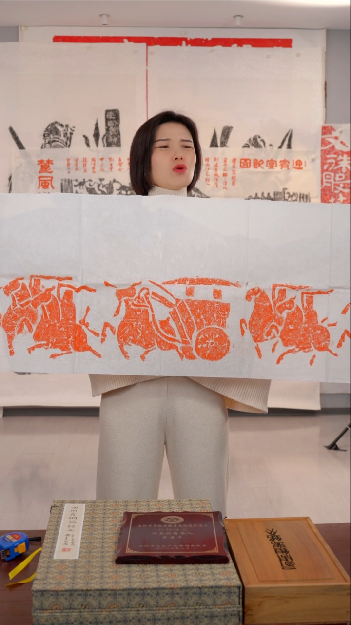 拓片用纸印石墨*/车马出行图