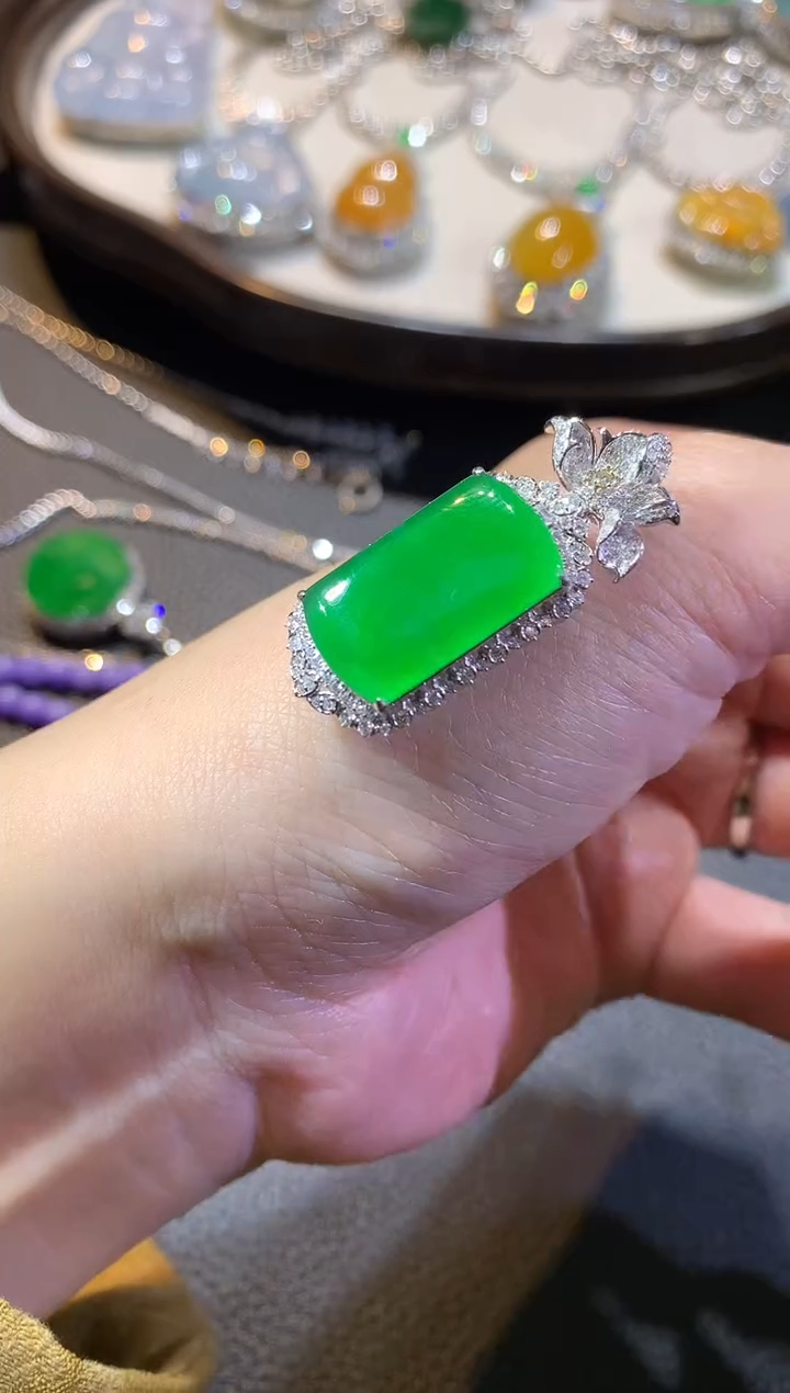 【闪购商品】翡翠吊坠(不含链)18K金镶嵌104-无事牌