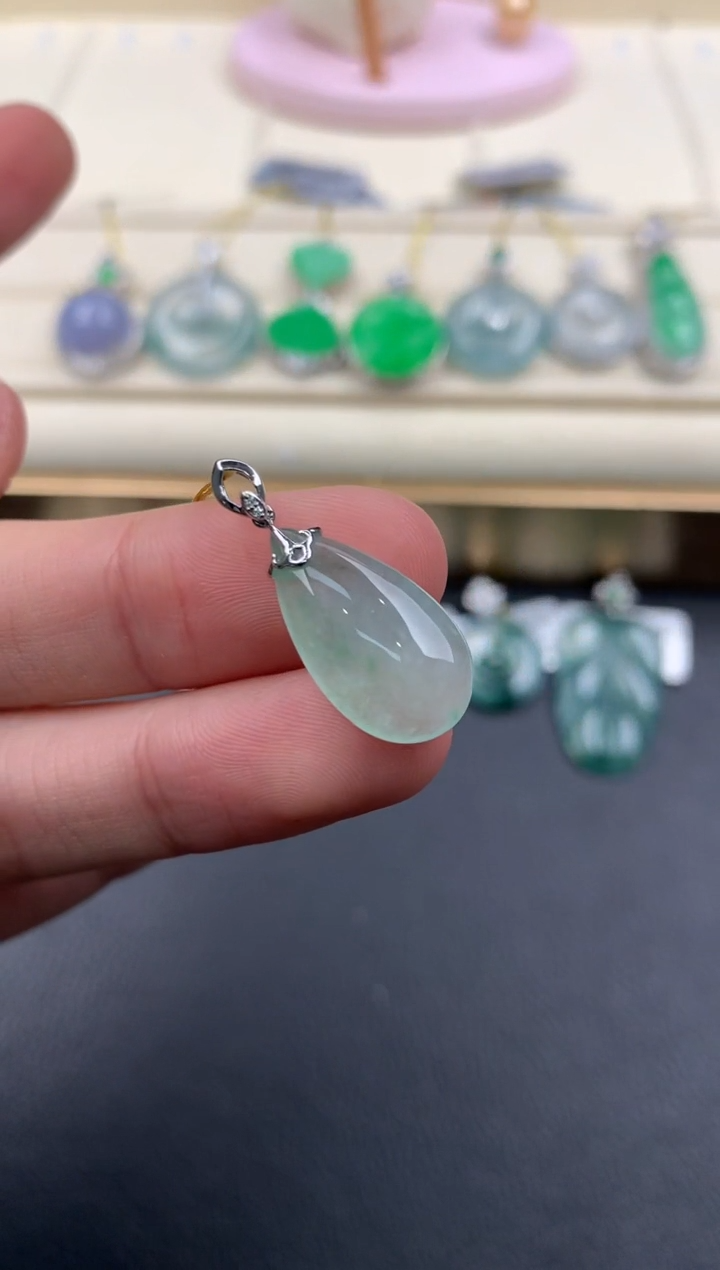 【闪购商品】翡翠颈饰18K金镶嵌Q442     