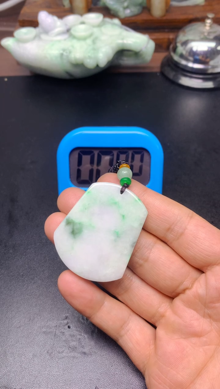 颈饰未镶嵌翡翠王*?无事牌