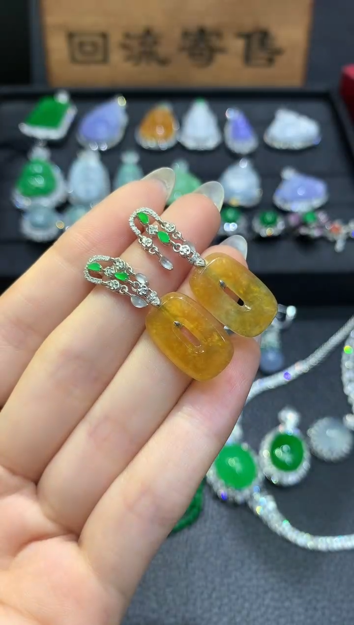 18K金镶嵌翡翠耳饰30团购