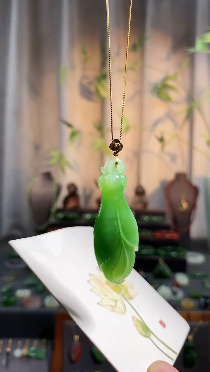 【闪购商品】和田玉颈饰18K金镶嵌，苹果绿玉兰花