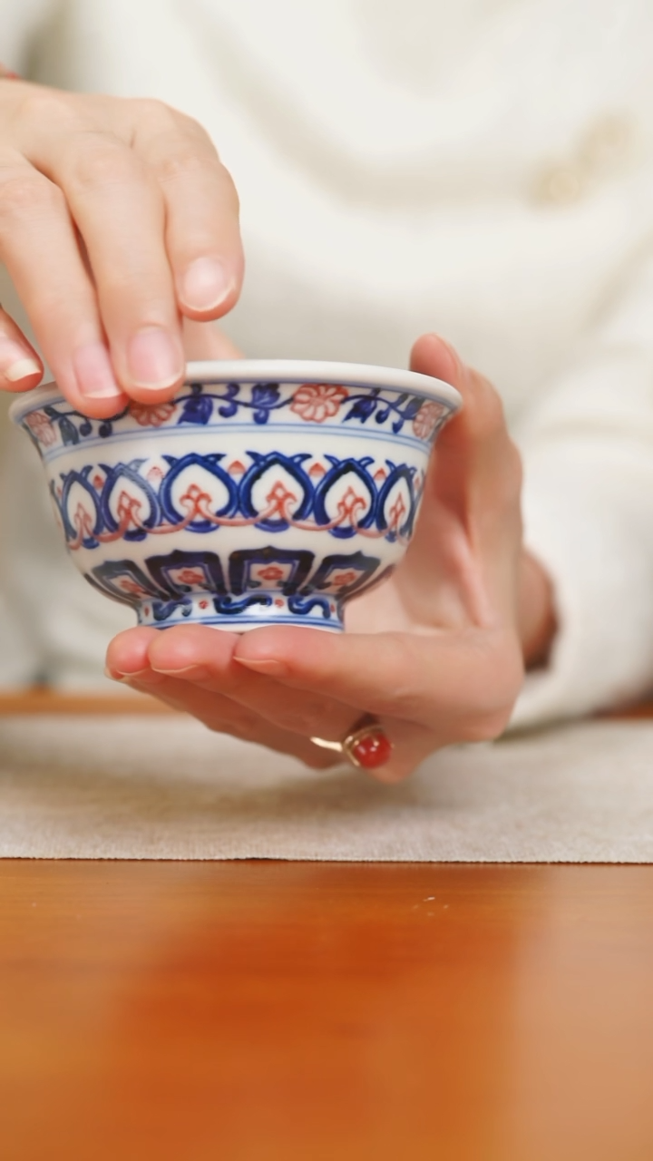 【闪购商品】景德镇正春堂元青花釉里红宝相纹压手杯