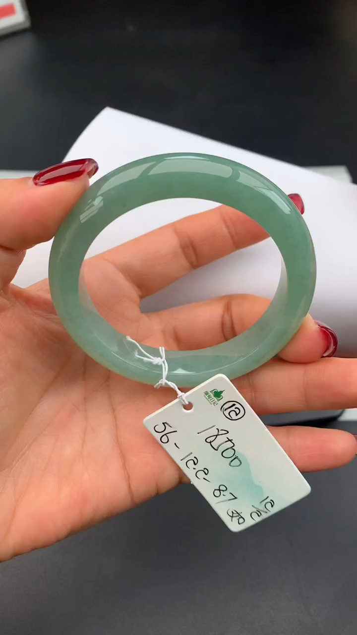 【闪购商品】翡翠手镯未镶嵌 #情人节#送礼，下单联系客服核对地址~