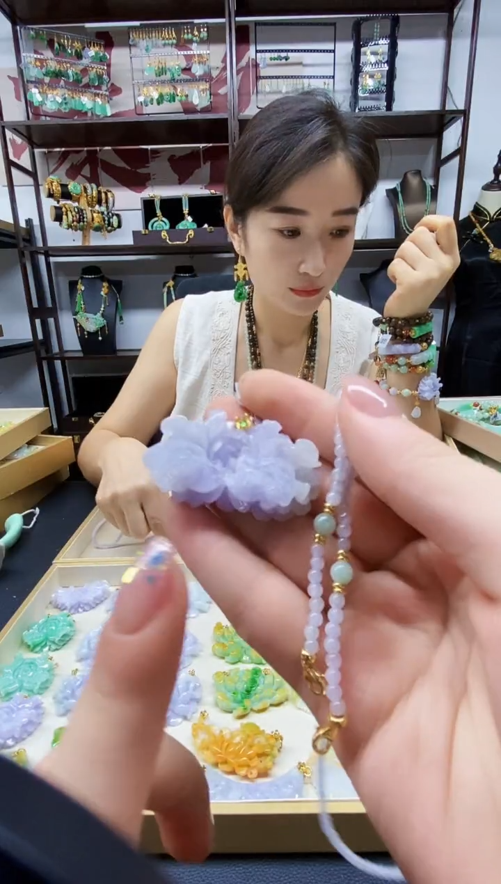 颈饰未镶嵌翡翠吊坠