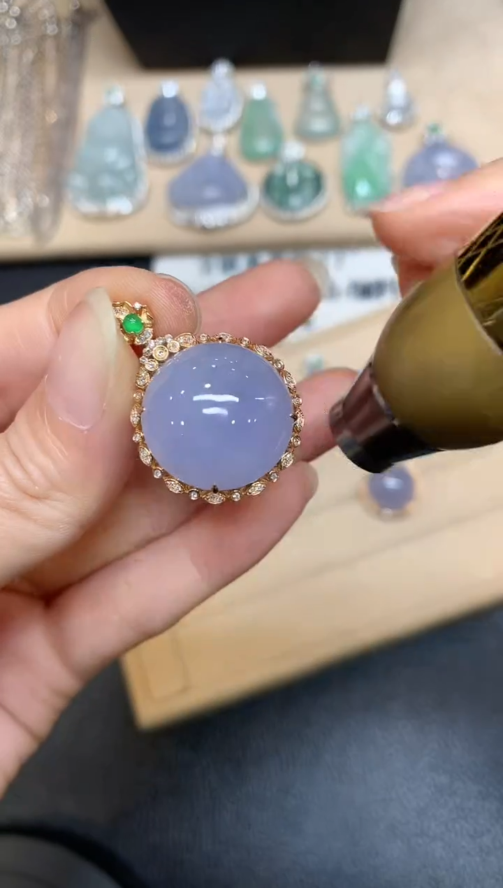 【闪购商品】翡翠颈饰18K金镶嵌蛋面【无服务费