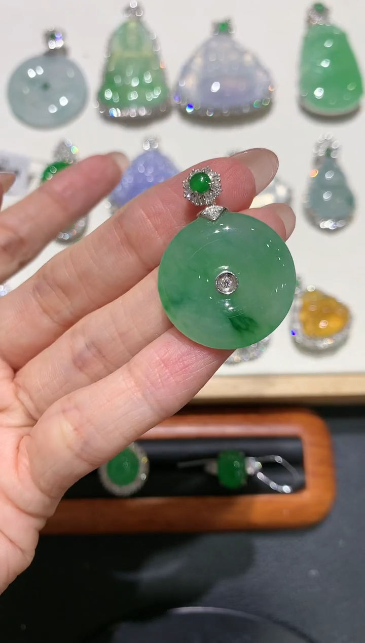 翡翠18K金镶嵌吊坠(不含链)团购1