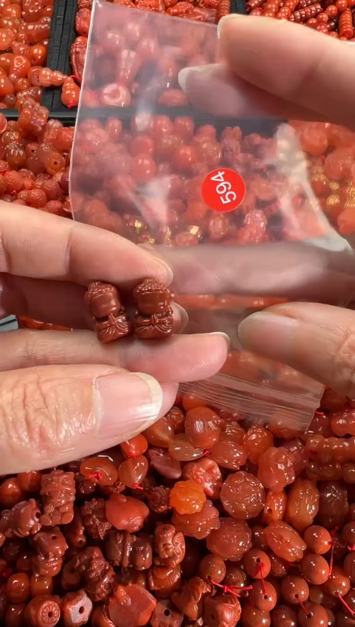 【闪购商品】南红玛瑙颈饰未镶嵌1