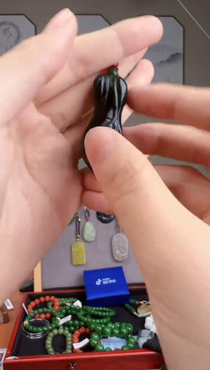 颈饰未镶嵌和田玉一物一证 拍一单发一个