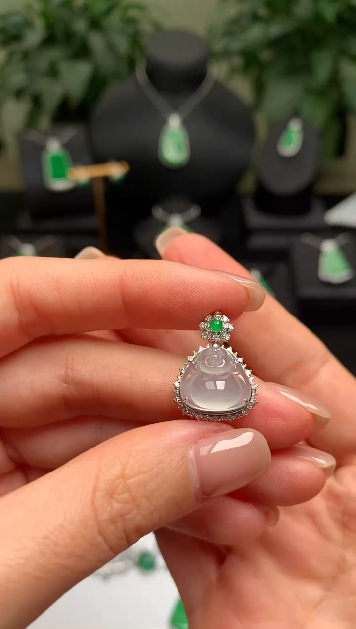 颈饰18K金镶嵌翡翠佛公