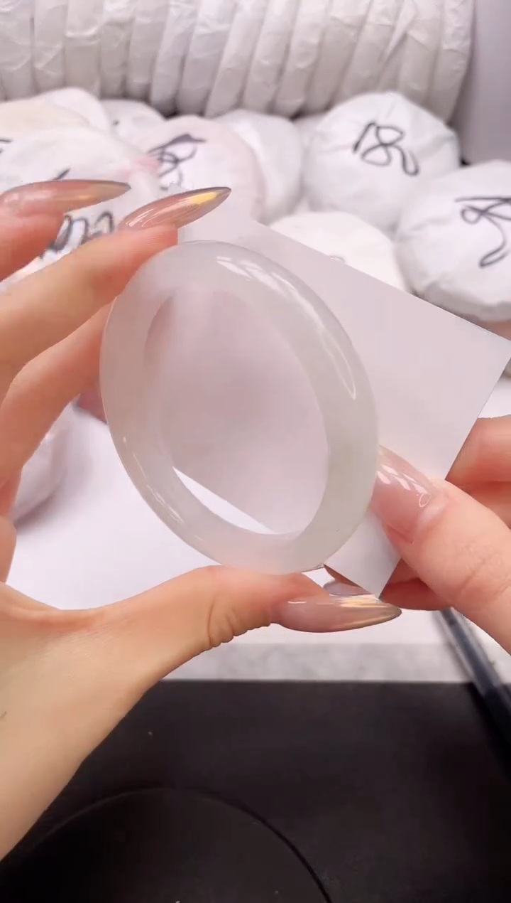 【闪购商品】石英质玉手镯未镶嵌24L202-56