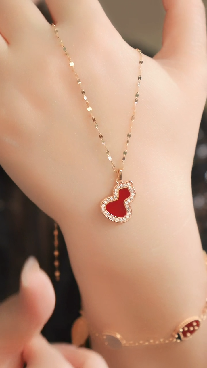 18K金镶嵌项链玛瑙/玉髓葫芦