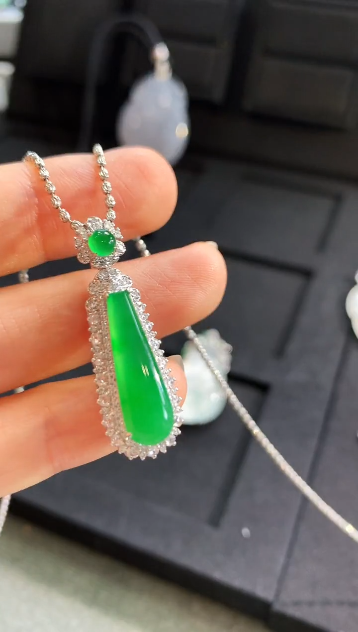 【闪购商品】翡翠吊坠(不含链)18K金镶嵌吊坠