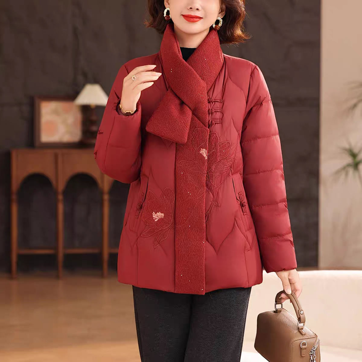 恒源祥集团妈妈冬季短款显瘦围巾领中老年女士洋气羽绒服外套