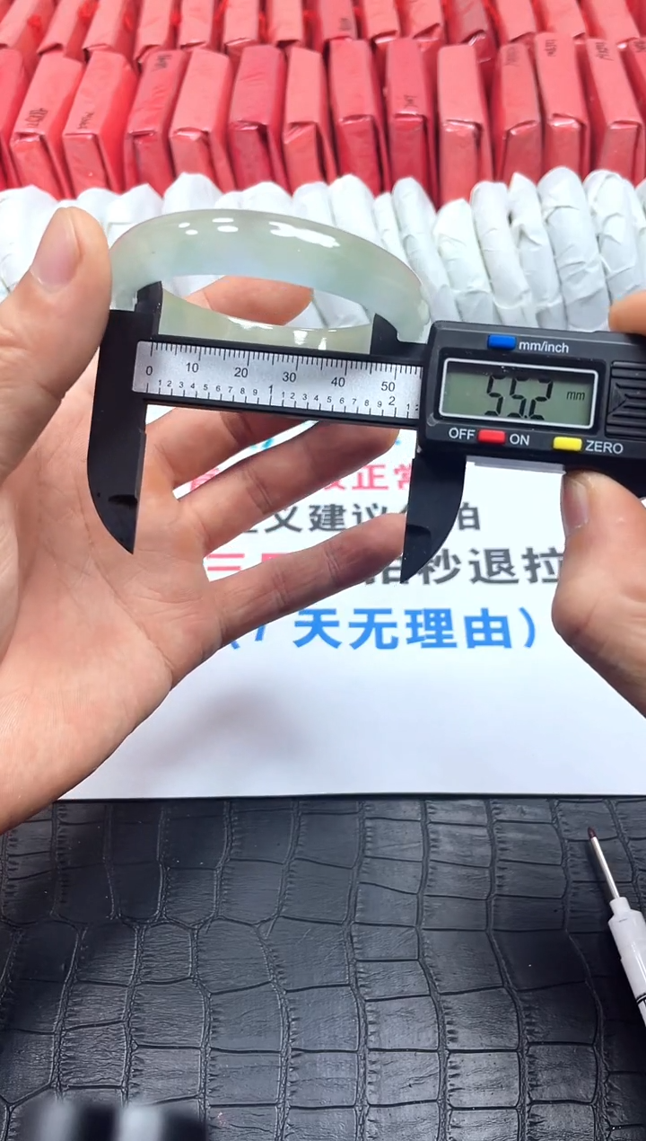 翡翠手镯未镶嵌所见所得，高冰美人镯！