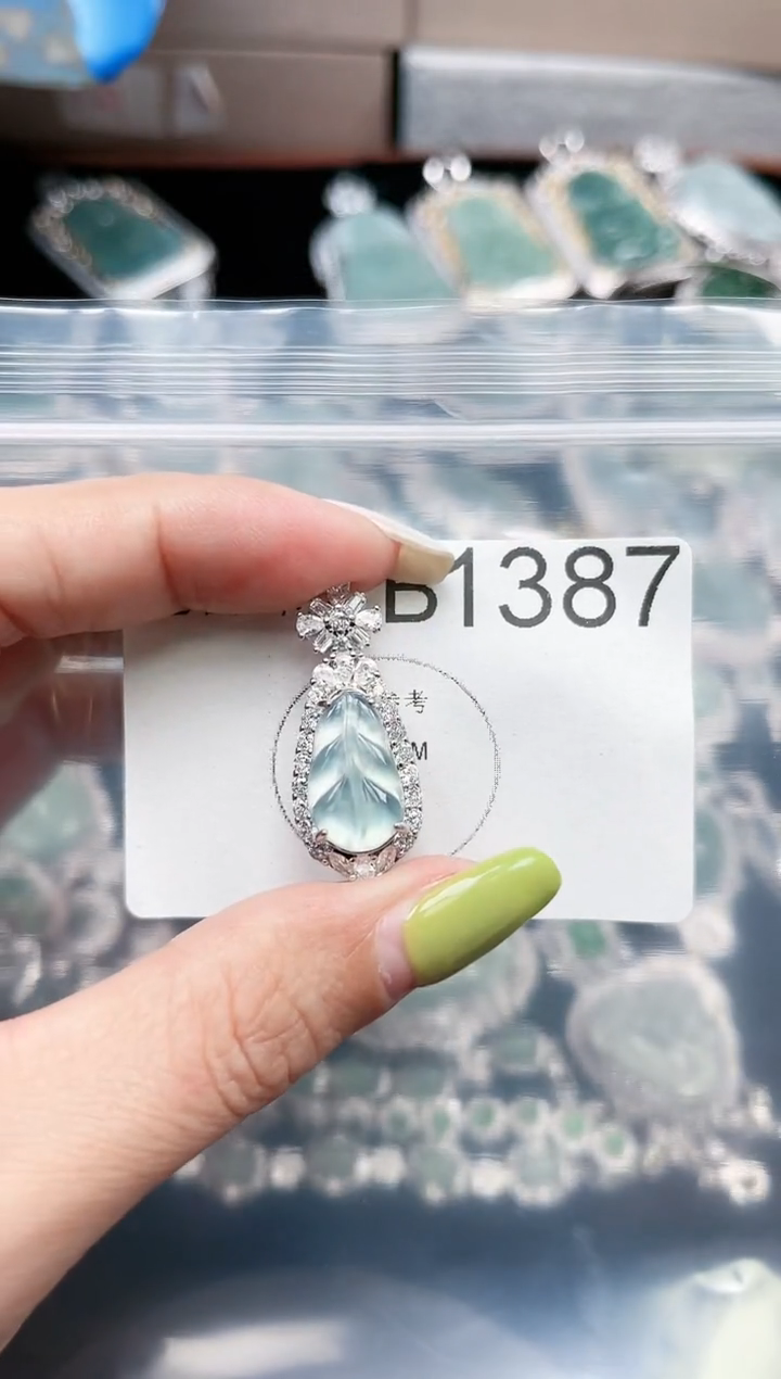 【闪购商品】翡翠颈饰未镶嵌1387赠皮绳