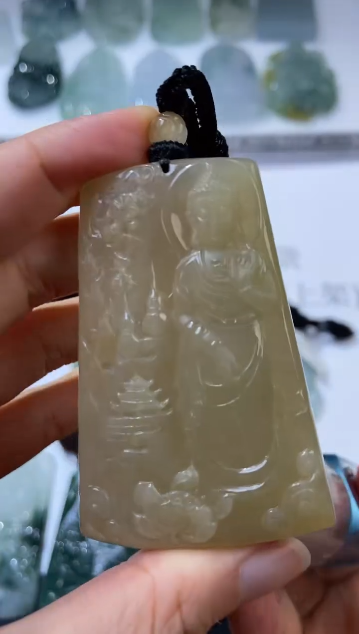 未镶嵌挂件翡翠379136    多人 