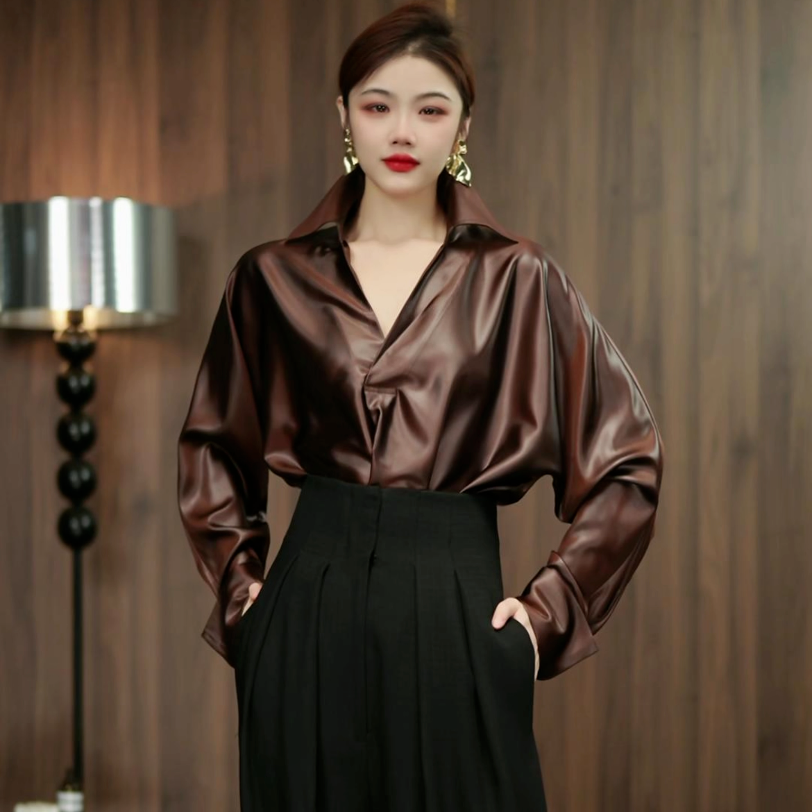 芈莱尤优——新款咖色V领气质衬衣C23-8106-5