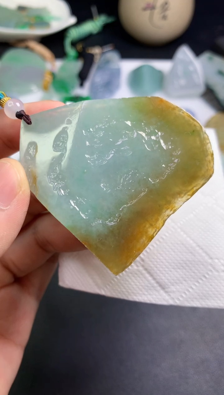 颈饰未镶嵌翡翠  