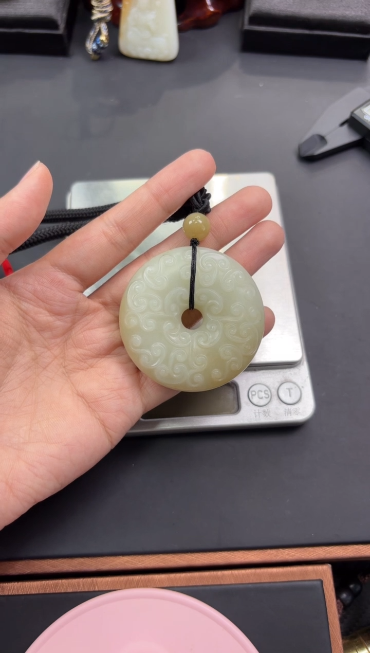 【闪购商品】和田玉把件未镶嵌且末微色差迪克兰把件