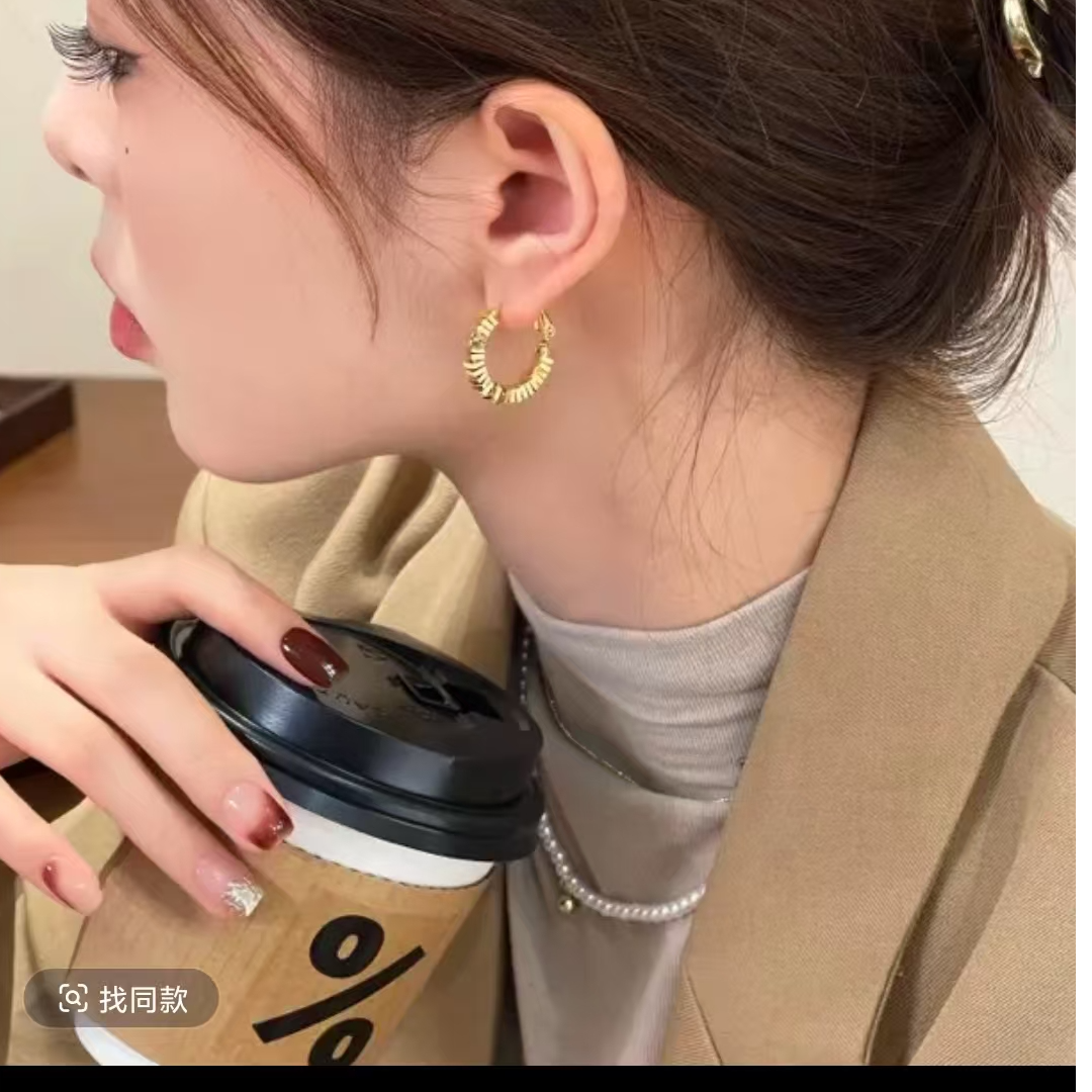 铜合金无非金属耳饰 简约金环，点亮精致日常轻奢