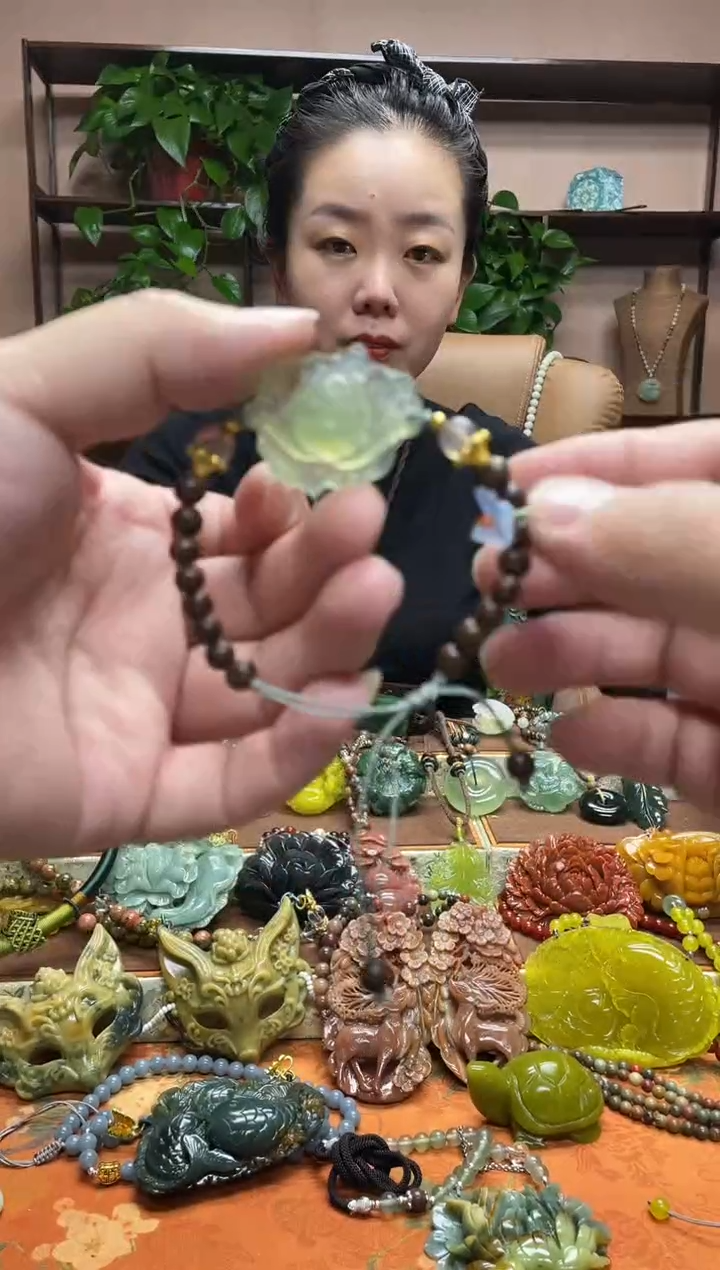 未镶嵌岫玉吊坠多样性发货发其中之一