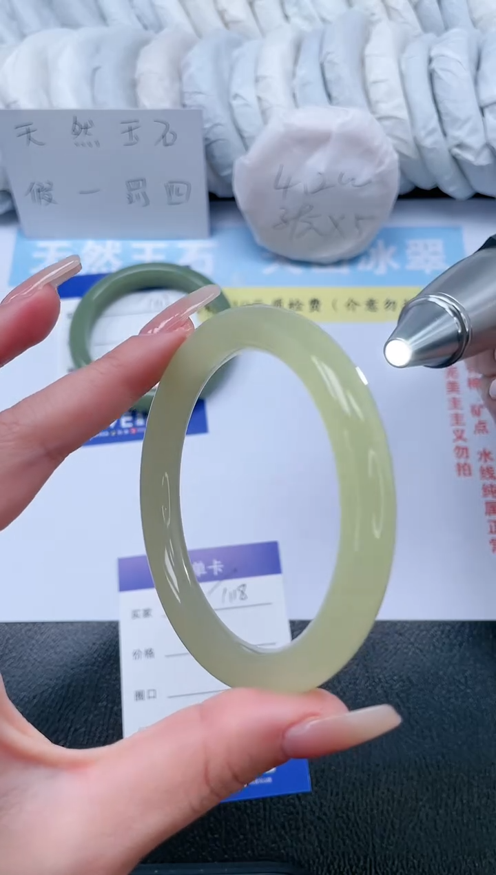 【闪购商品】石英质玉手镯未镶嵌T118-60.7