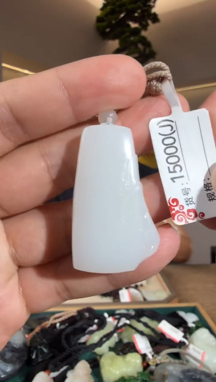 颈饰未镶嵌和田玉J