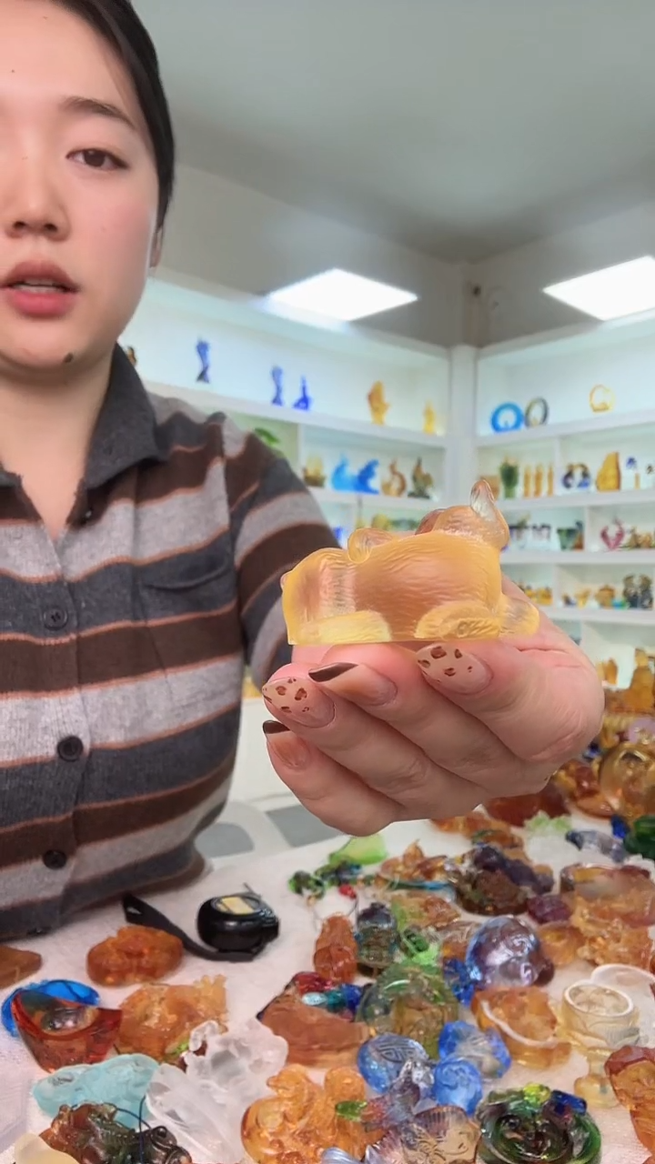 手工艺品琉璃小躺猫2个