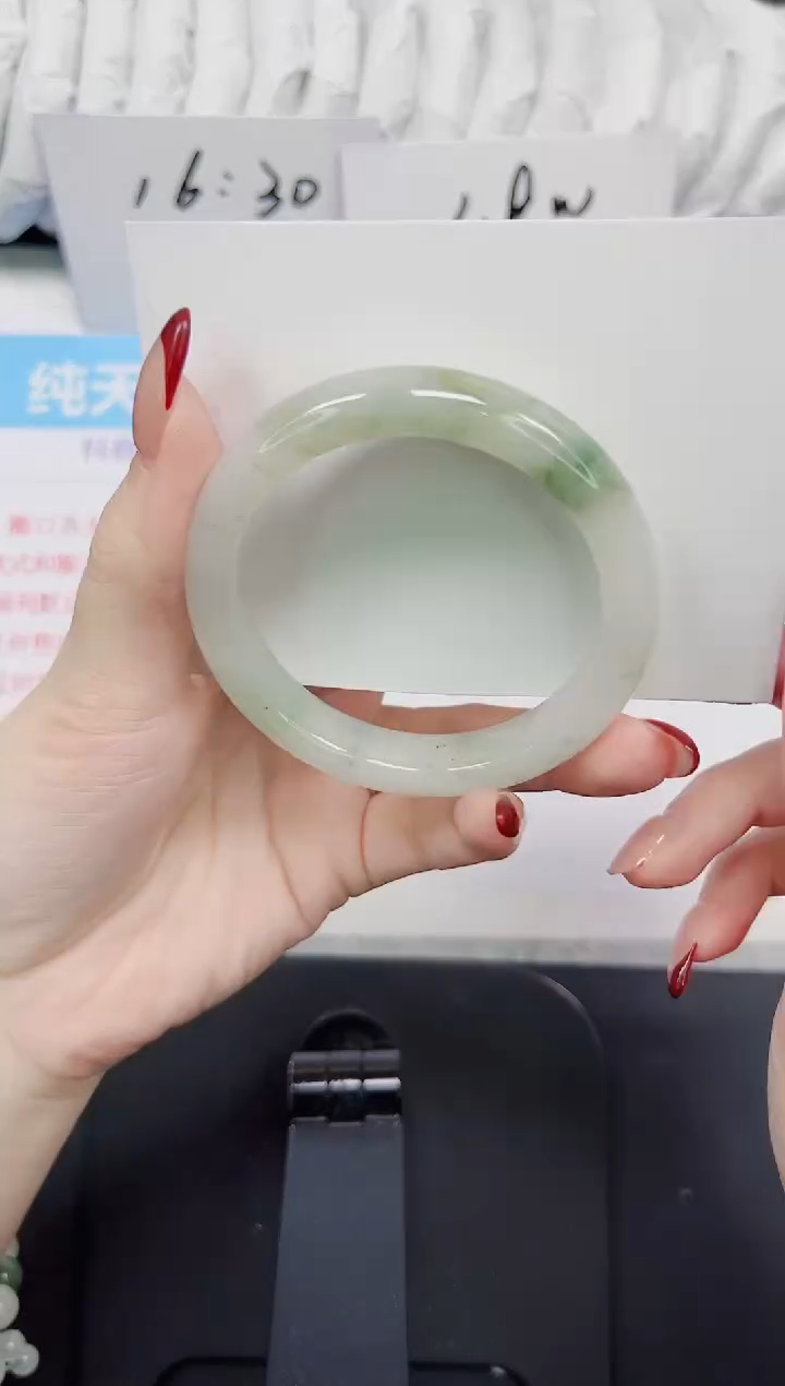 【闪购商品】石英质玉手镯未镶嵌191