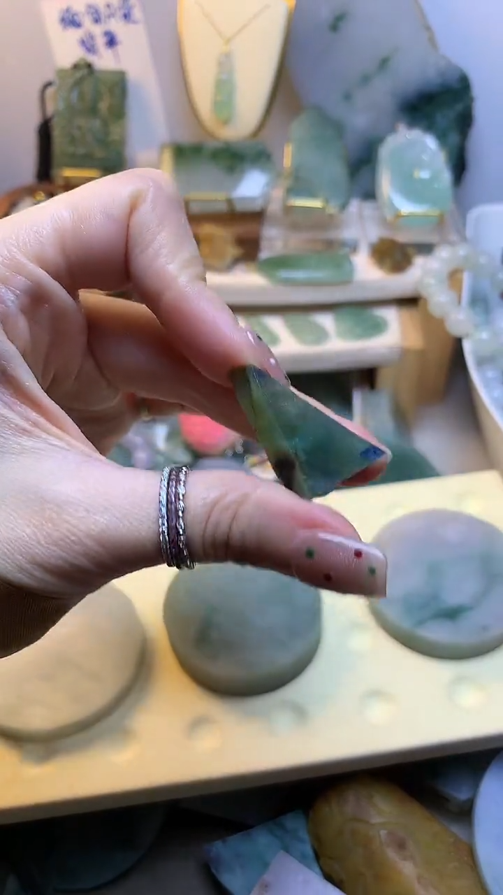 未镶嵌挂件翡翠恭*?缅甸A货翡翠,没有运费险,有纹有裂