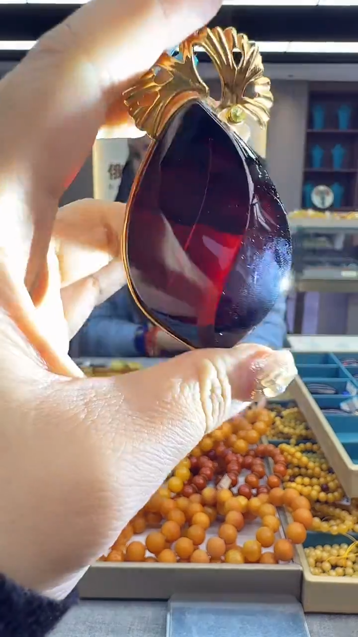 琥珀颈饰未镶嵌194秒拍号 假一罚三