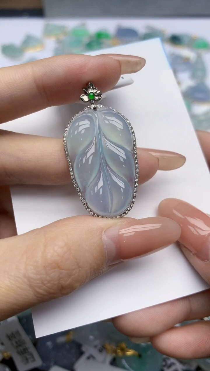 【闪购商品】翡翠挂件18K金镶嵌天然翡翠A货