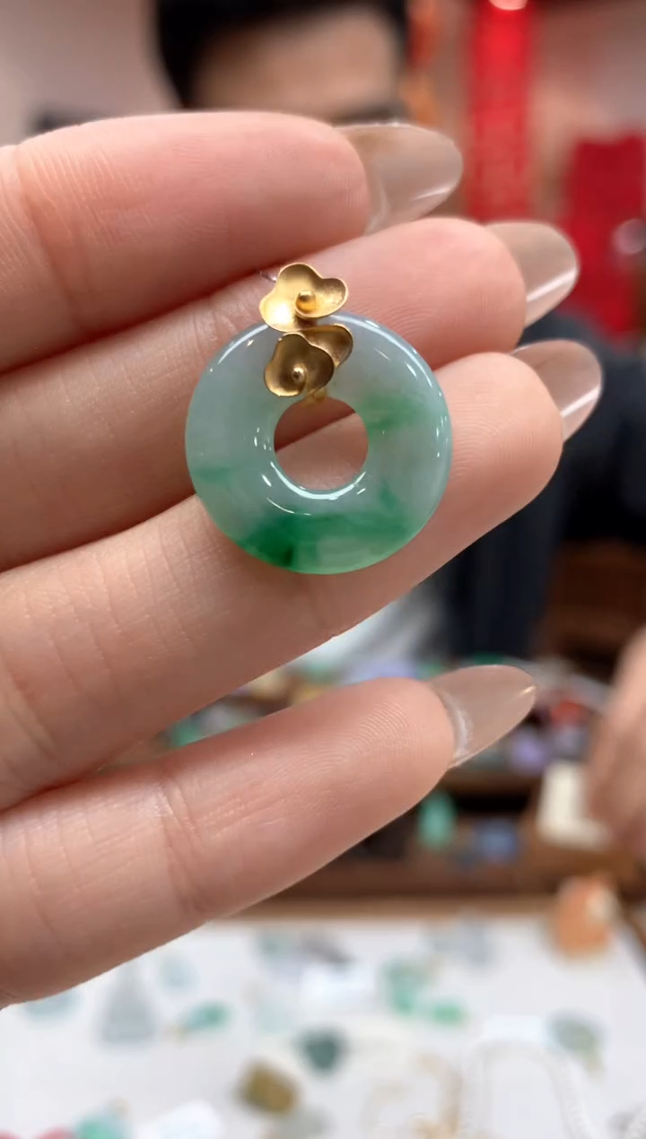 【闪购商品】翡翠吊坠(不含链)18K金镶嵌甜甜圈