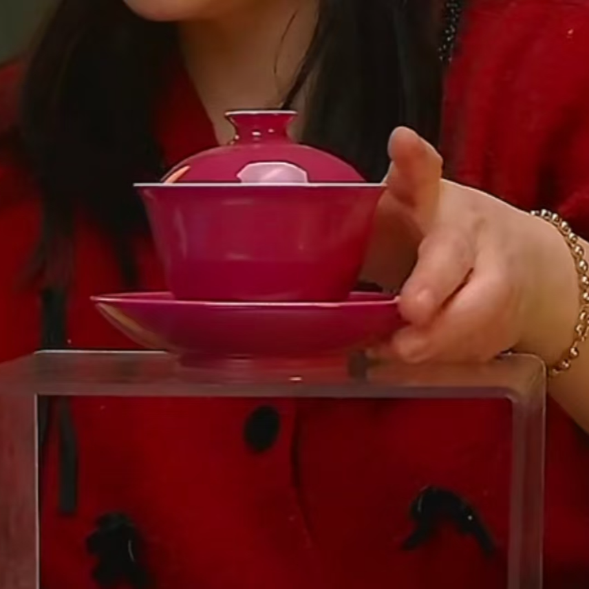 清   单色釉胭脂红三才盖碗