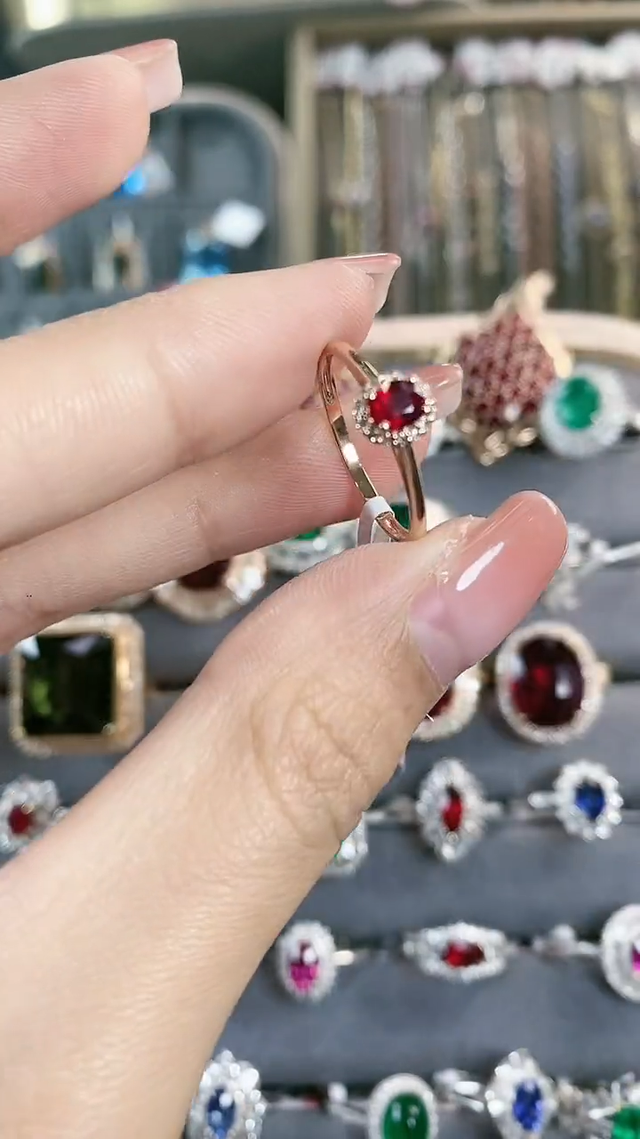 【闪购商品】红宝石戒指18K金镶嵌18K金镶嵌红宝石戒指