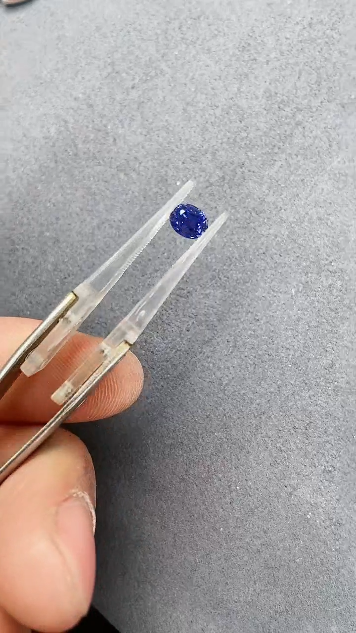 【闪购商品】变色蓝宝石裸石未镶嵌1.02