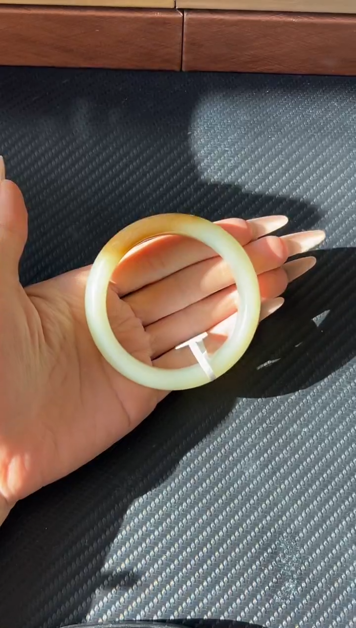 未镶嵌手镯和田玉且末近矿二号矿微色差58