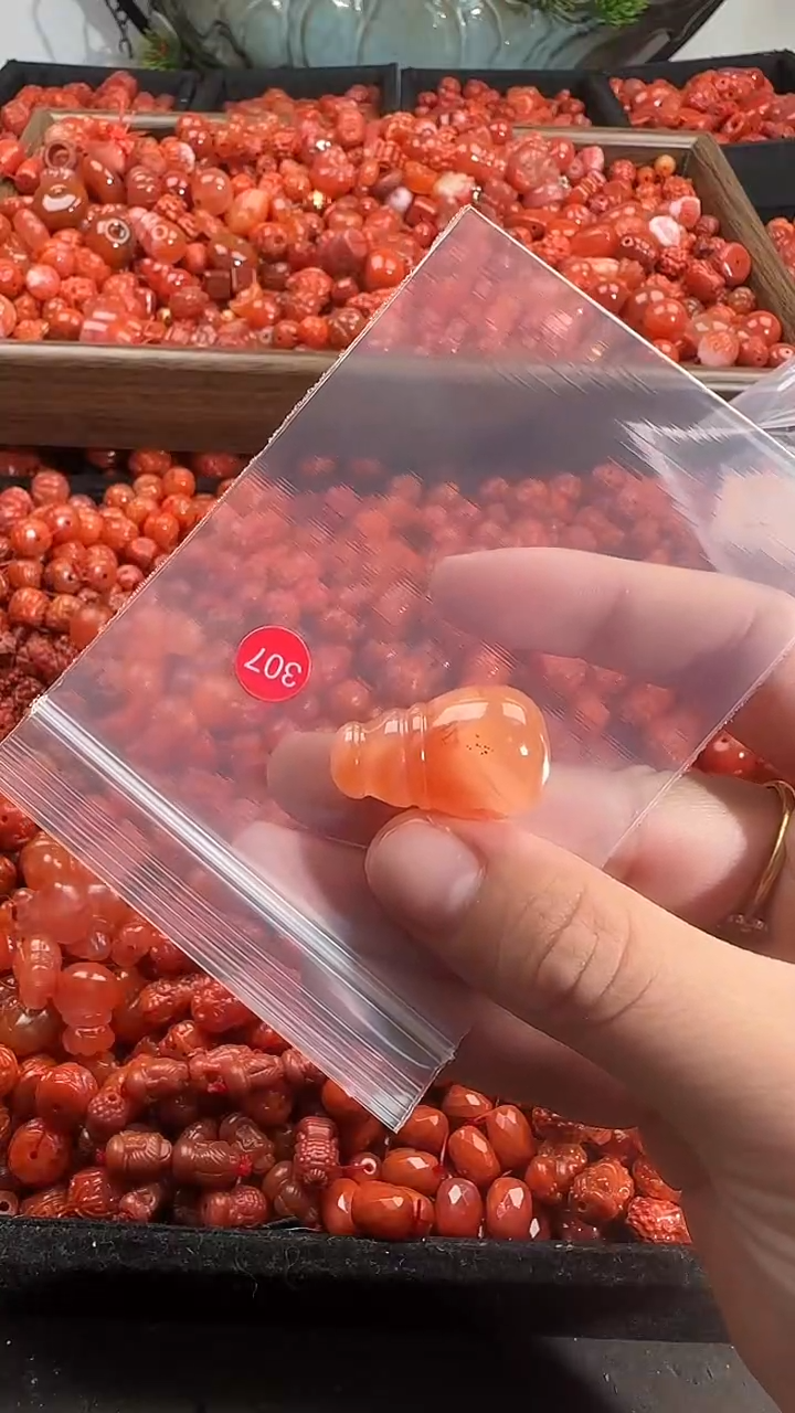 颈饰未镶嵌南红玛瑙1