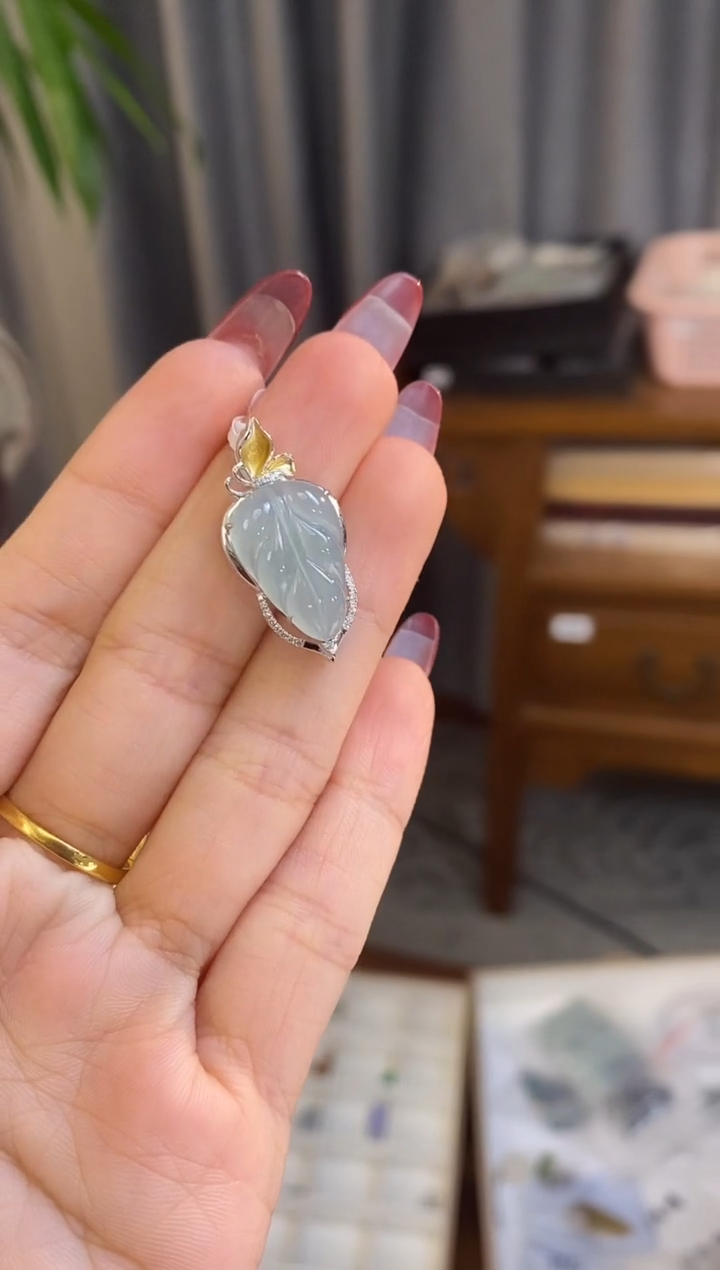 【闪购商品】翡翠吊坠(不含链)18K金镶嵌叶子