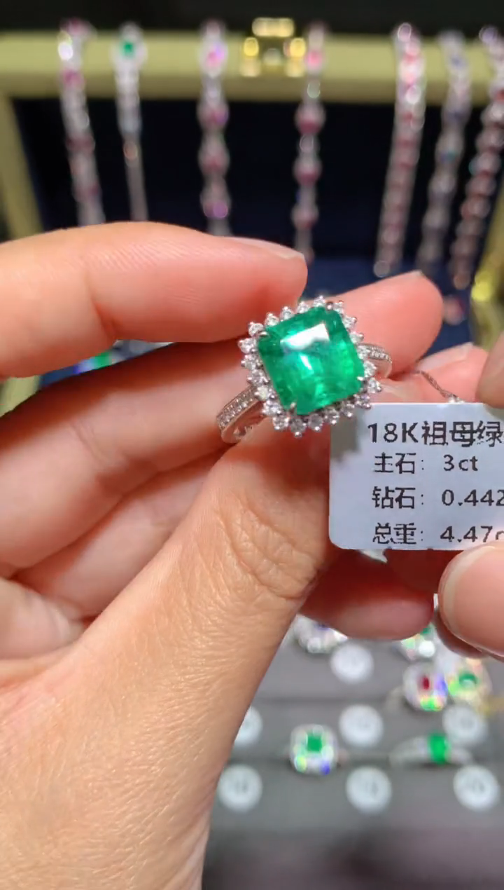 【闪购商品】祖母绿戒指18K金镶嵌3.0CT