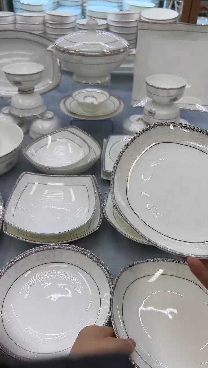 骨瓷玲珑7.5方2个