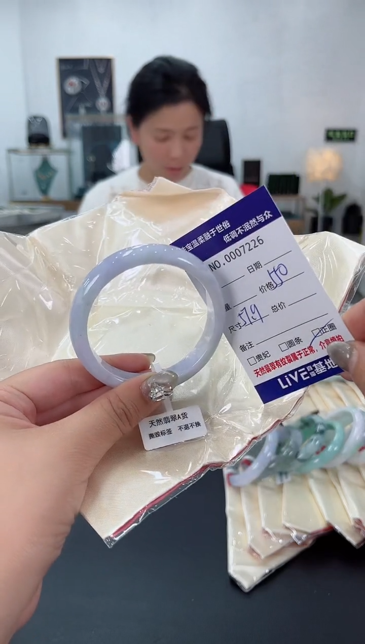 【闪购商品】翡翠手镯未镶嵌天然翡翠A货