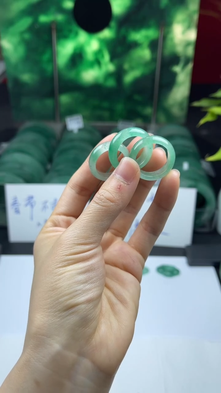 【闪购商品】石英质玉戒圈未镶嵌天然非洲翠戒圈多样性发一件