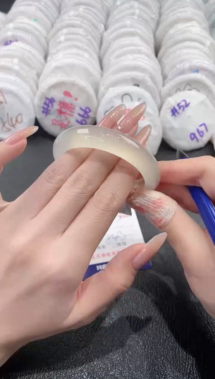 玛瑙/玉髓手镯未镶嵌-11