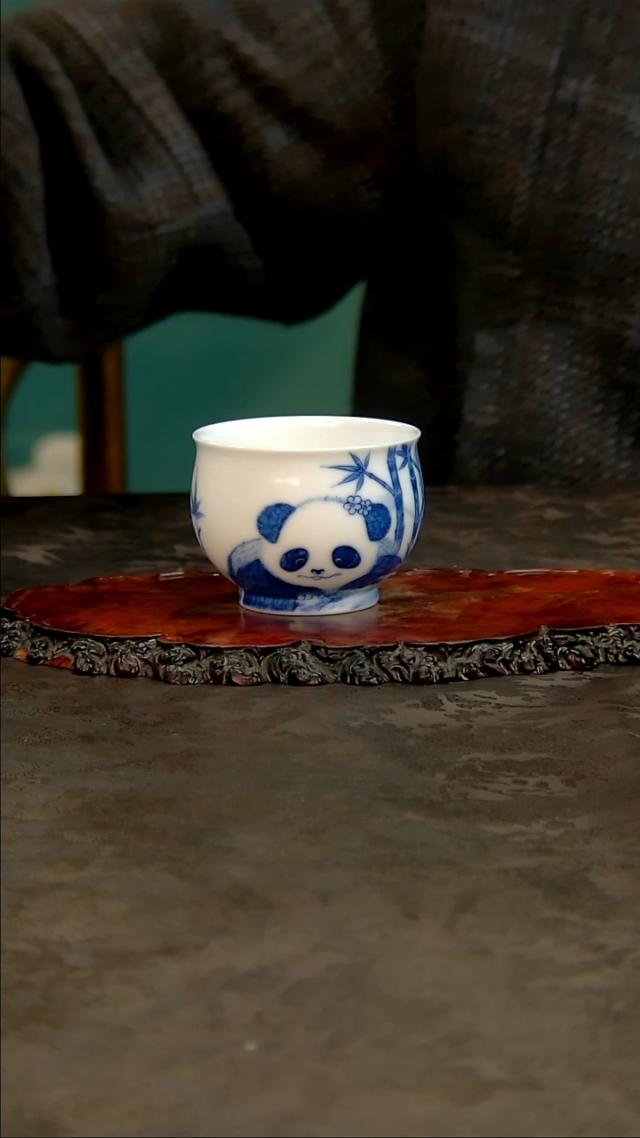 【闪购商品】画堂春青花手绘熊猫主人杯