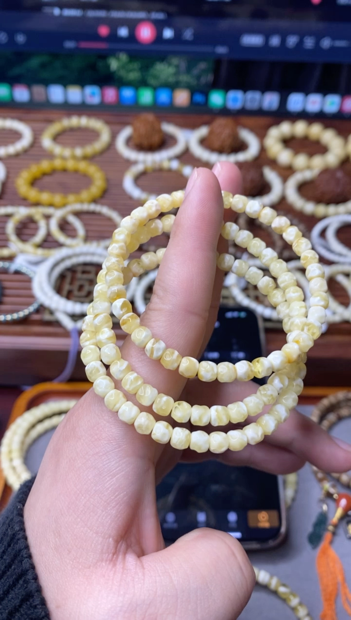 【闪购商品】蜜蜡手串未镶嵌5mm无相微瑕多样性发其一