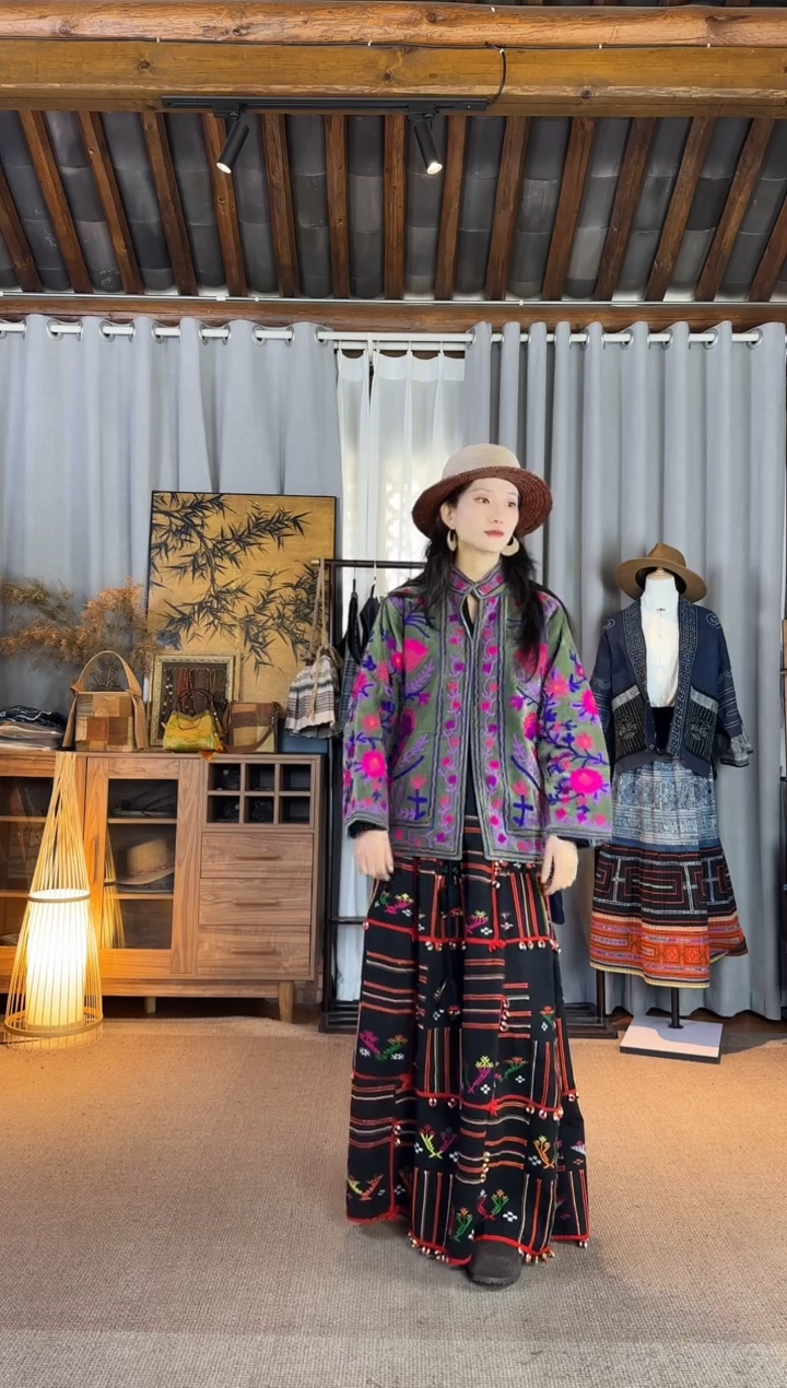 设计师款绿色天鹅绒彩绣外套