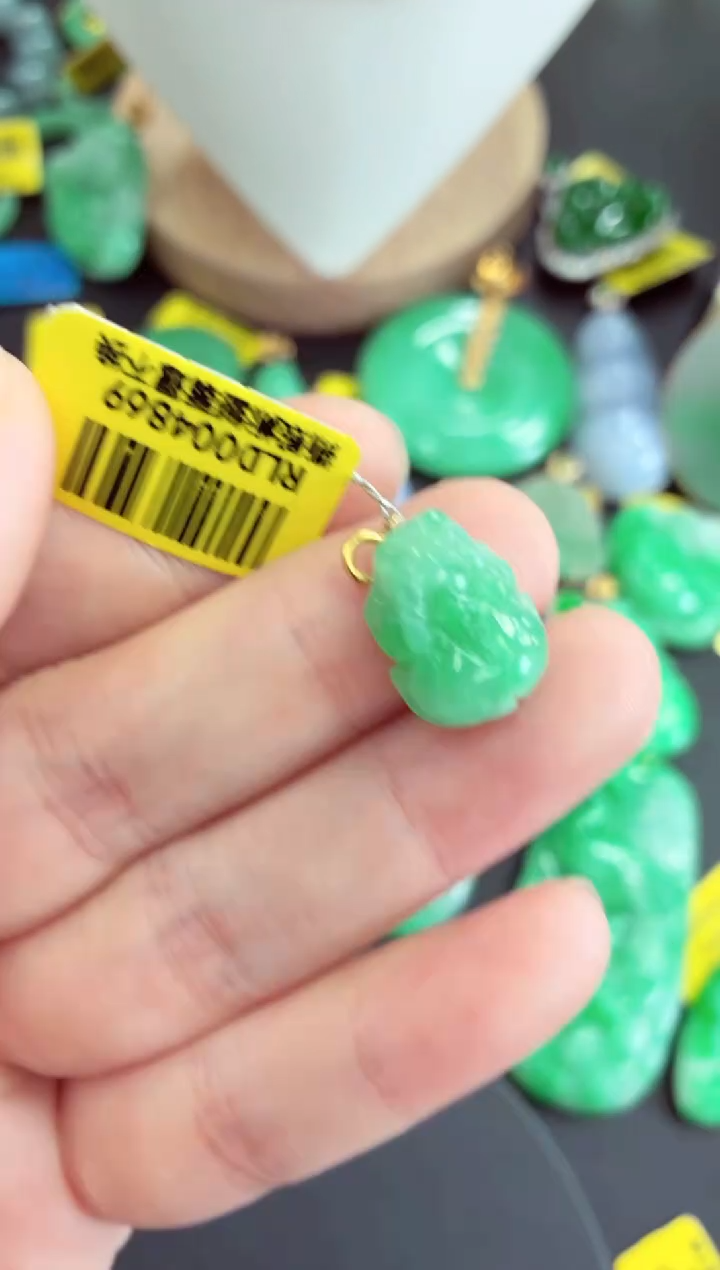 吊坠(不含链)18K金镶嵌翡翠挂件