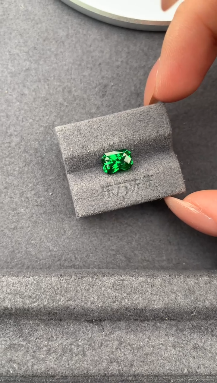 未镶嵌裸石石榴石2ct 沙弗莱 定制 FE